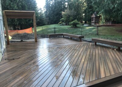 deck with built in seating